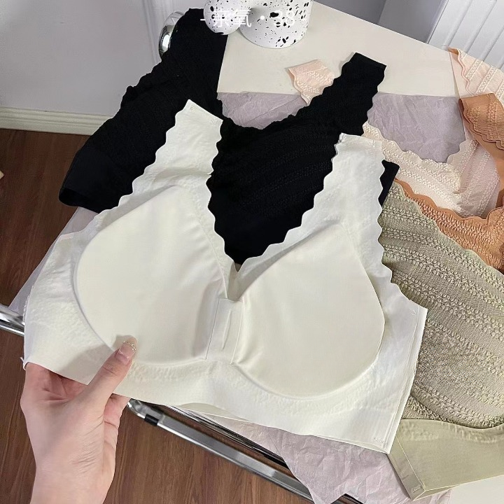 Scallop Edge Comfort Bra