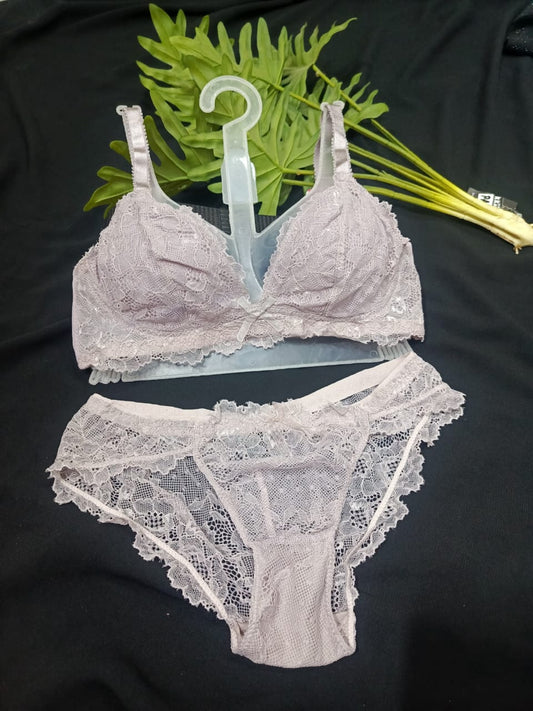 Elegant Lace Bra & Panty Set for Women