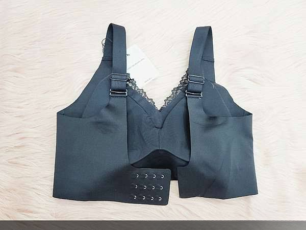 Lace-Trimmed Comfort Bra – Seamless & Supportive