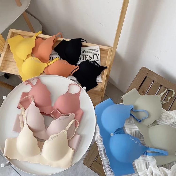 Imported Scallop Edge Seamless Bra